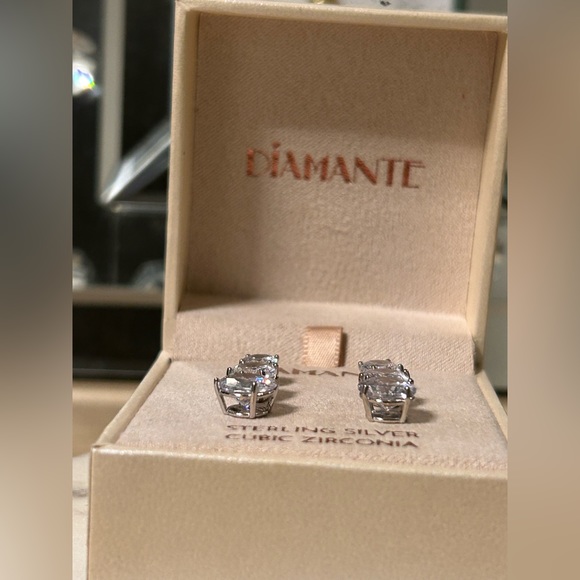 3 pair cubic zirconia in sterling silver titrating sizes of earring studs NWT - Picture 2 of 4